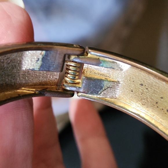 PINK STRIPED BANGLE BRACELET - Picture 5 of 6